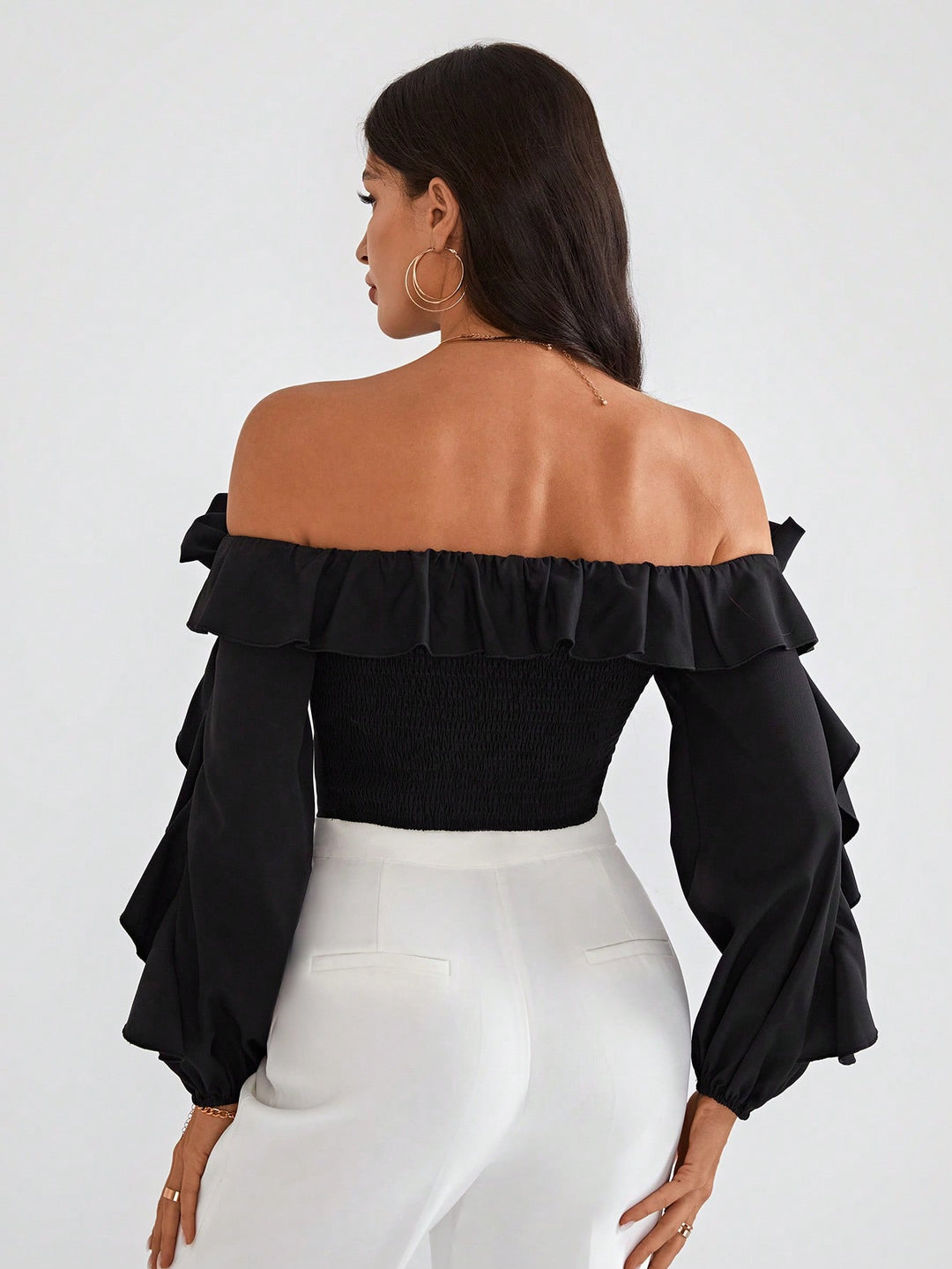 Top decupat cu volane SHEIN, negru