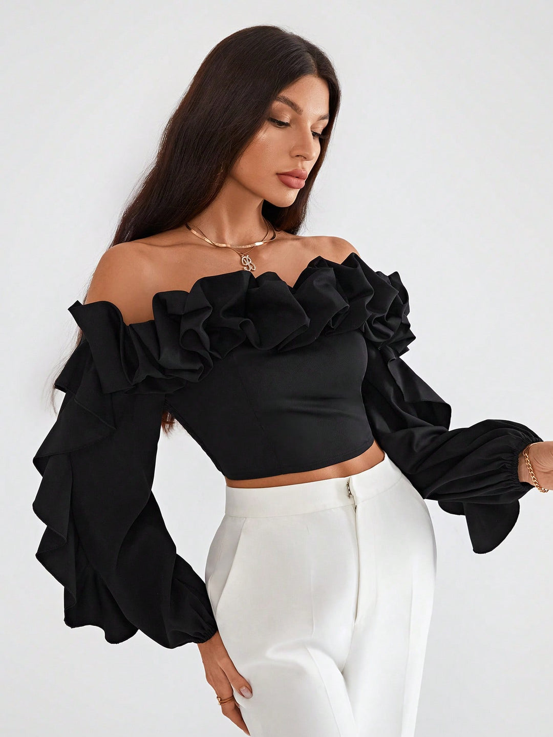 Top decupat cu volane SHEIN, negru