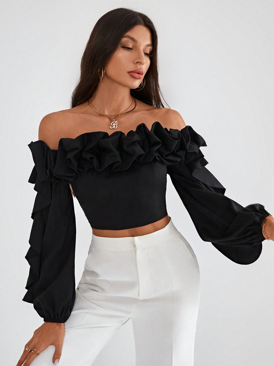 Top decupat cu volane SHEIN, negru