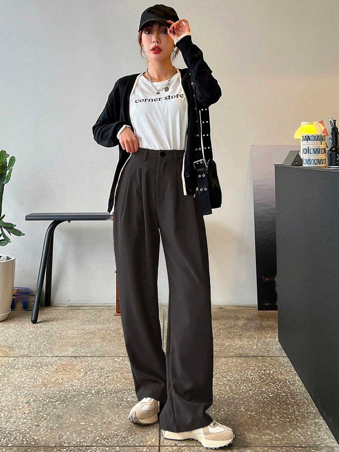 Pantaloni SHEIN, maro