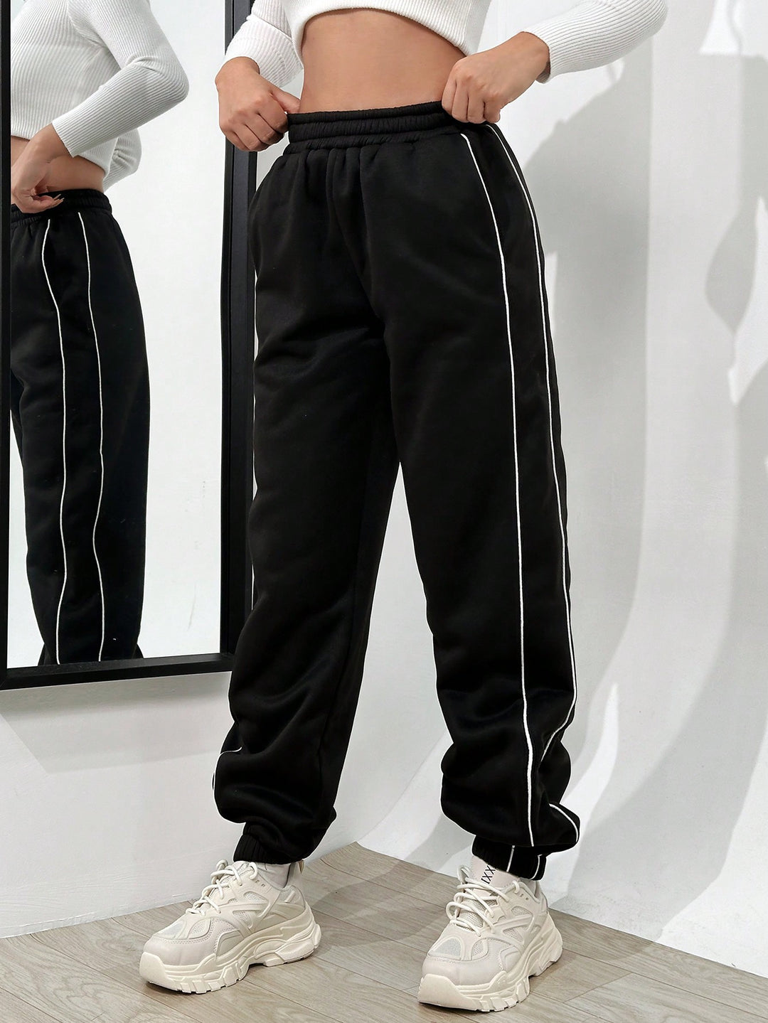 Pantaloni SHEIN, negru