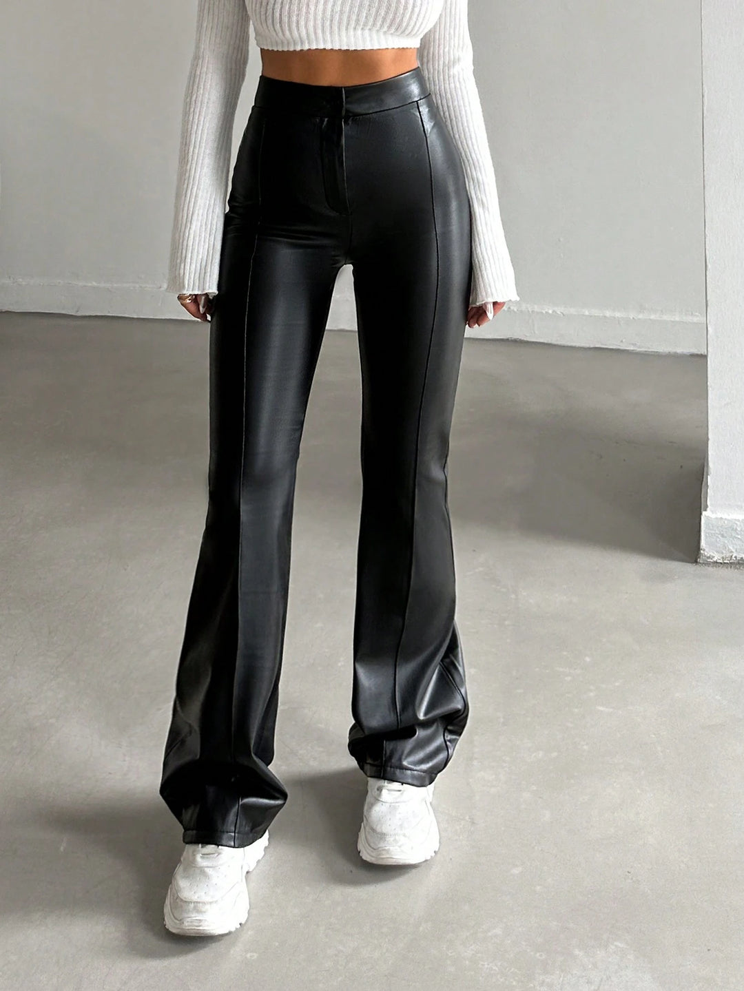 Pantaloni imitație piele SHEIN, negru