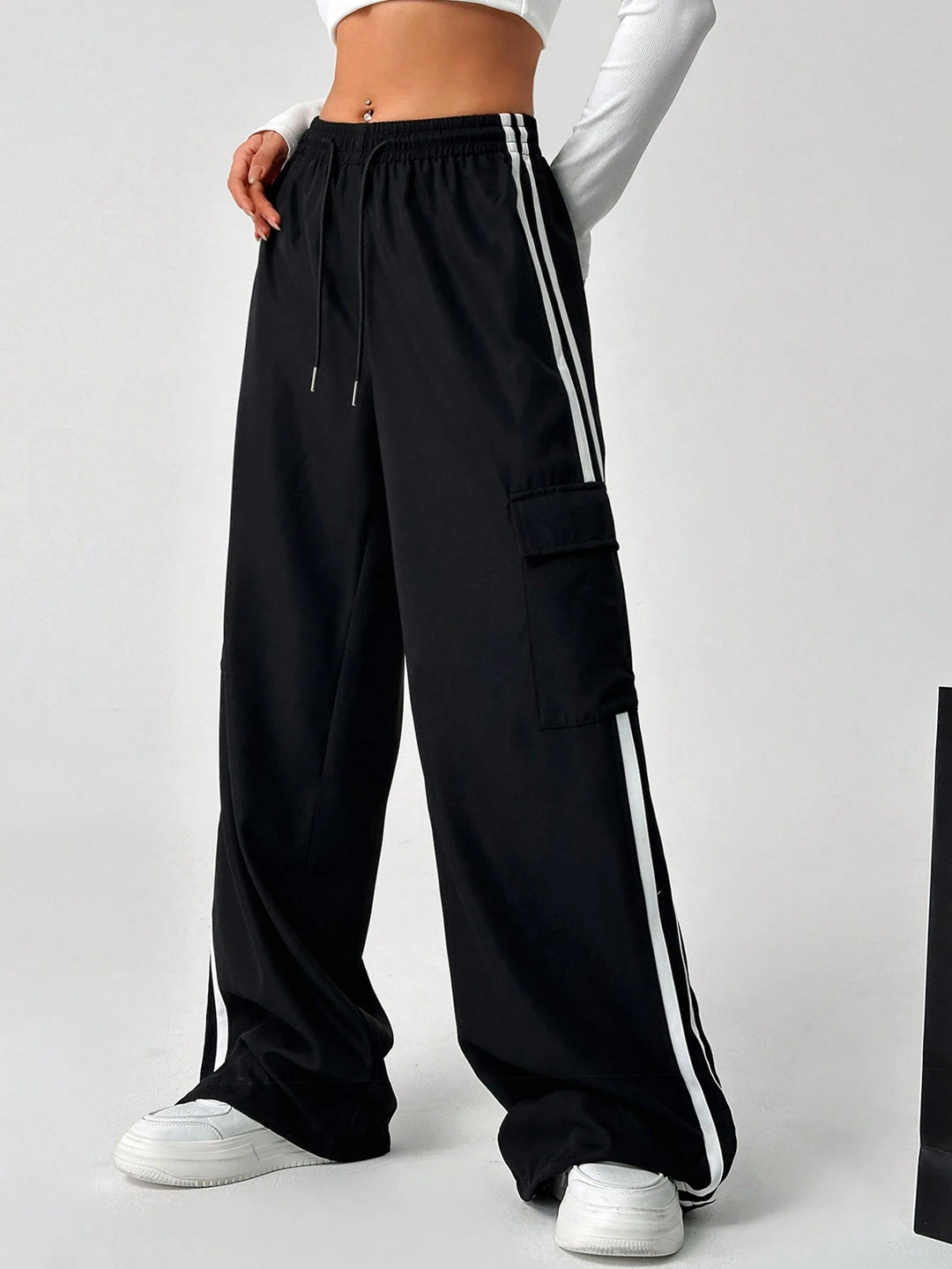 Pantaloni SHEIN, negru