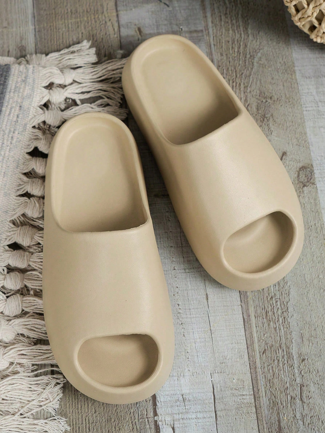 Papuc tip slide SHEIN, kaki