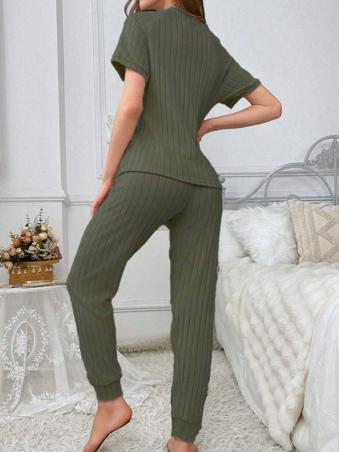 Tricou SHEIN, kaki