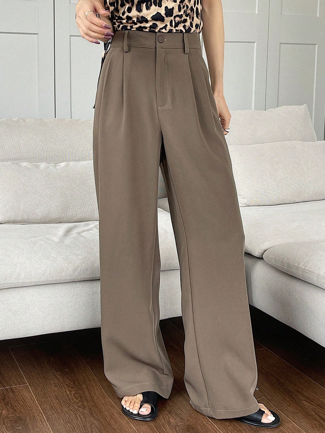 Pantaloni SHEIN, maro