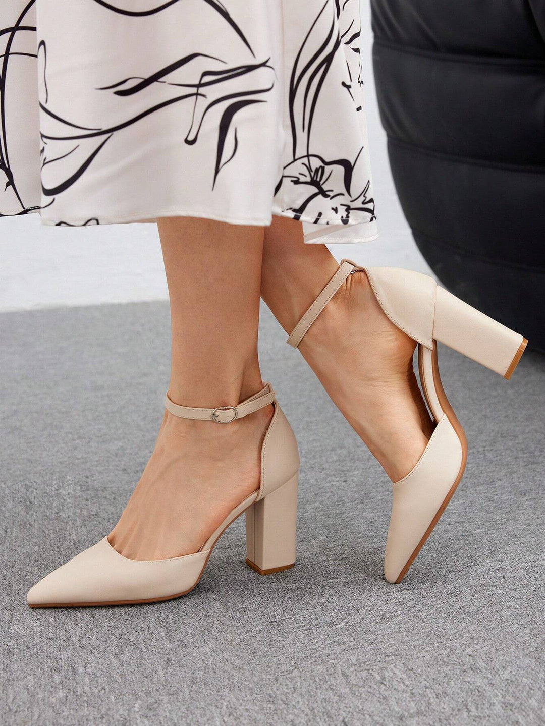 Pantofi cu toc SHEIN, bej