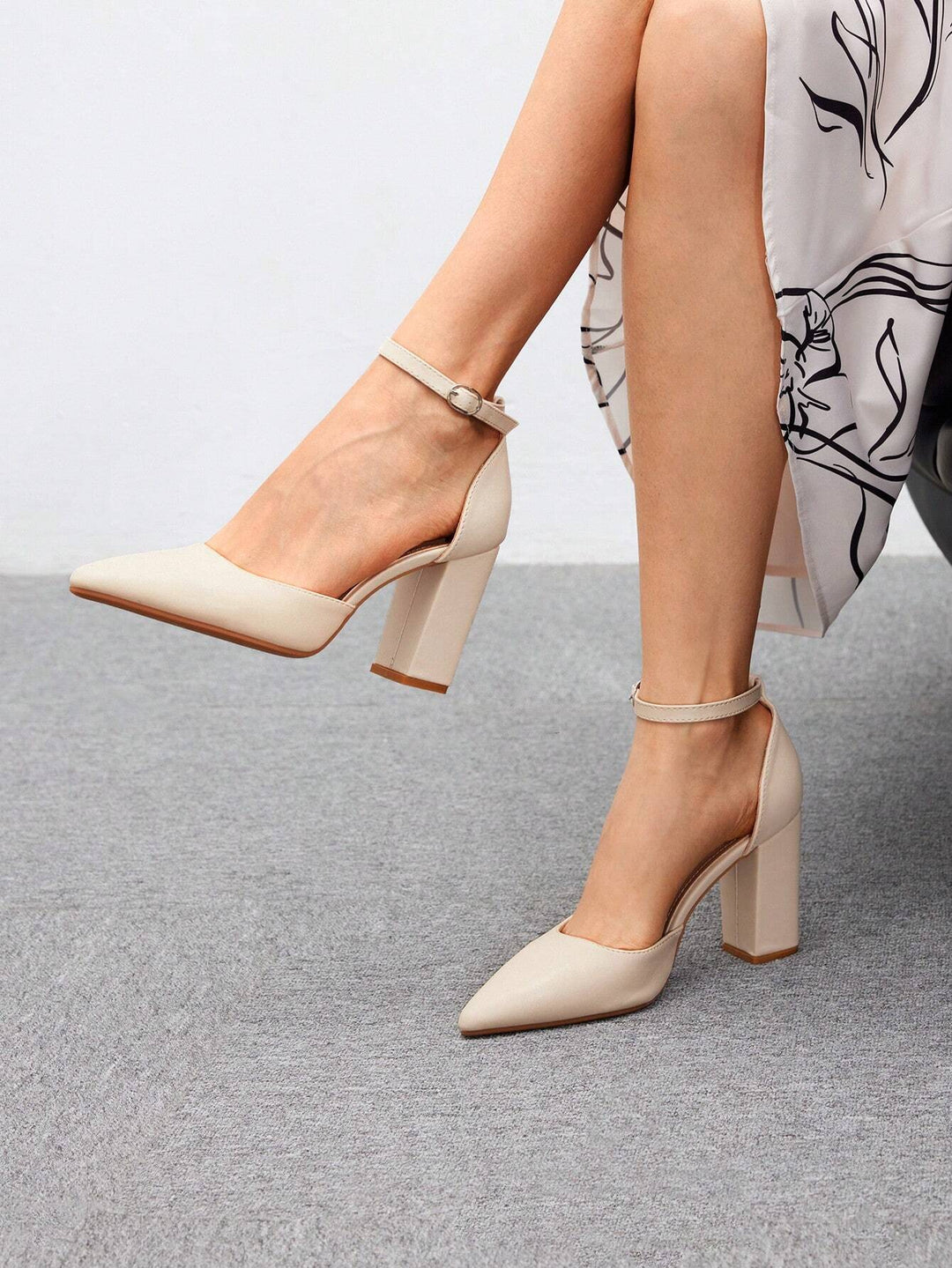 Pantofi cu toc SHEIN, bej
