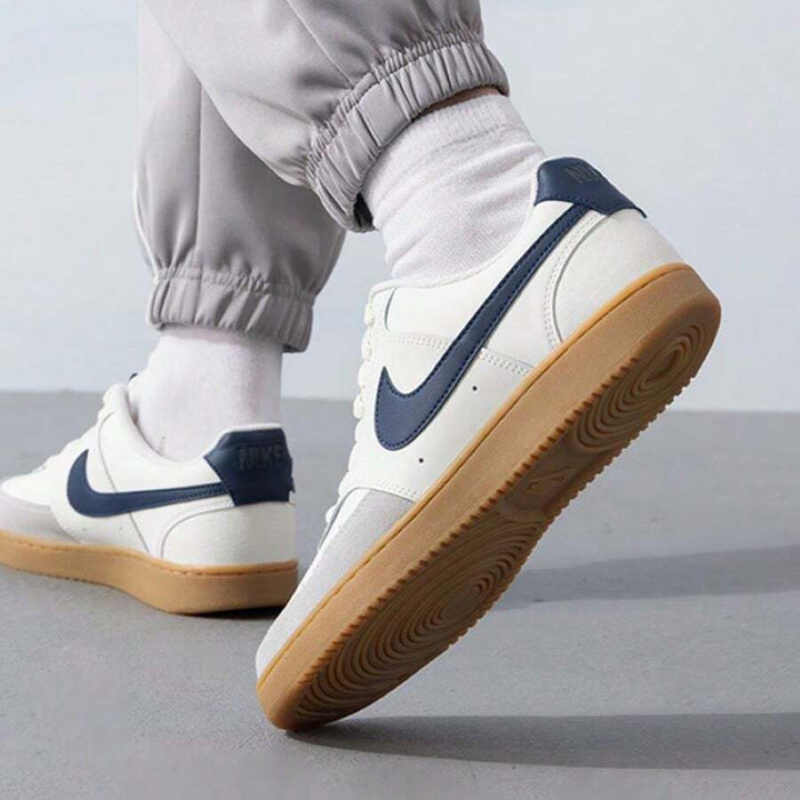 NIKE sportcipő, vegyes színek