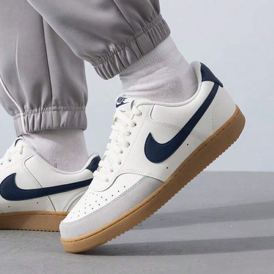 NIKE sportcipő, vegyes színek