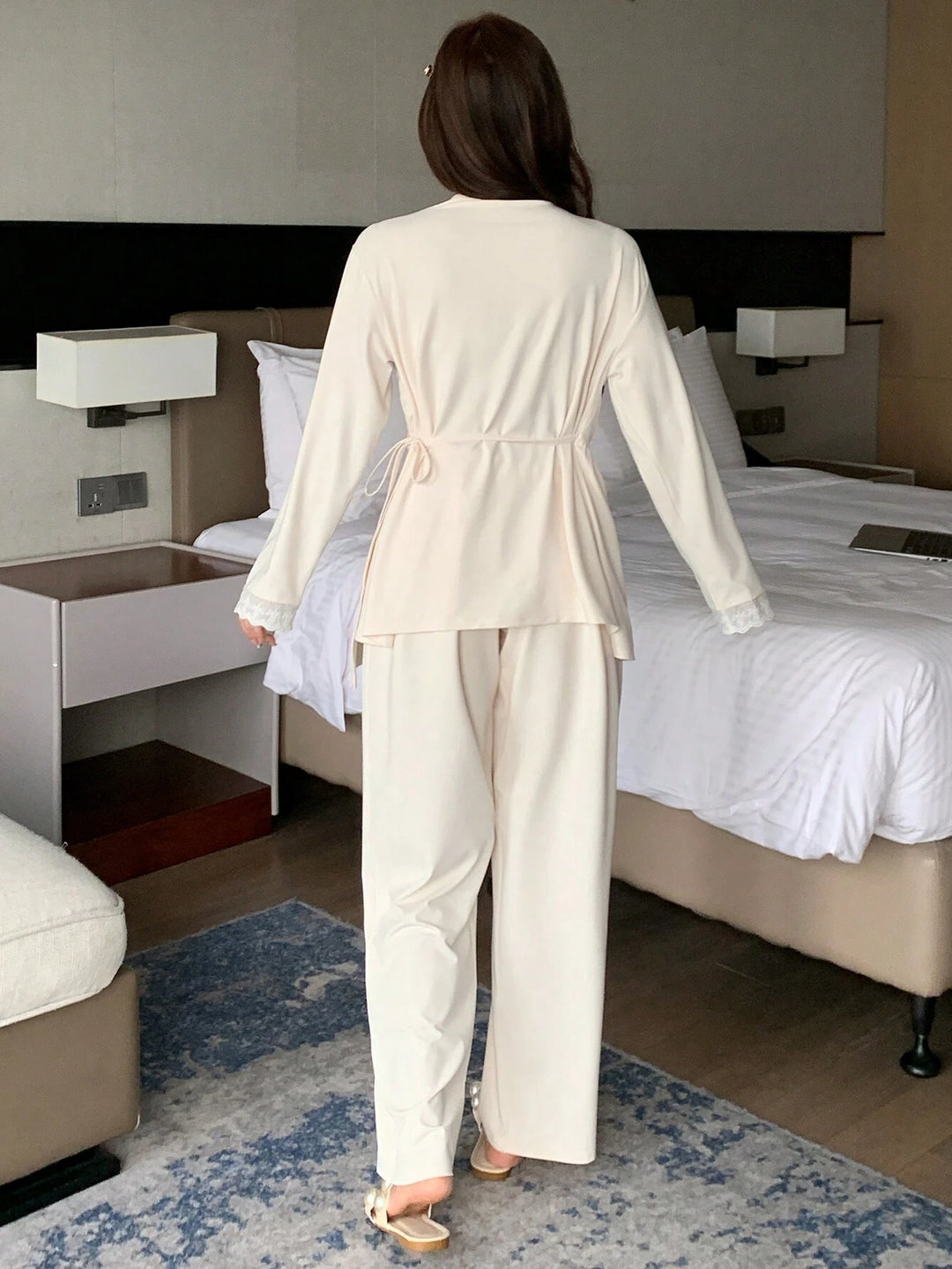 Compleu pijamale Shein, crem