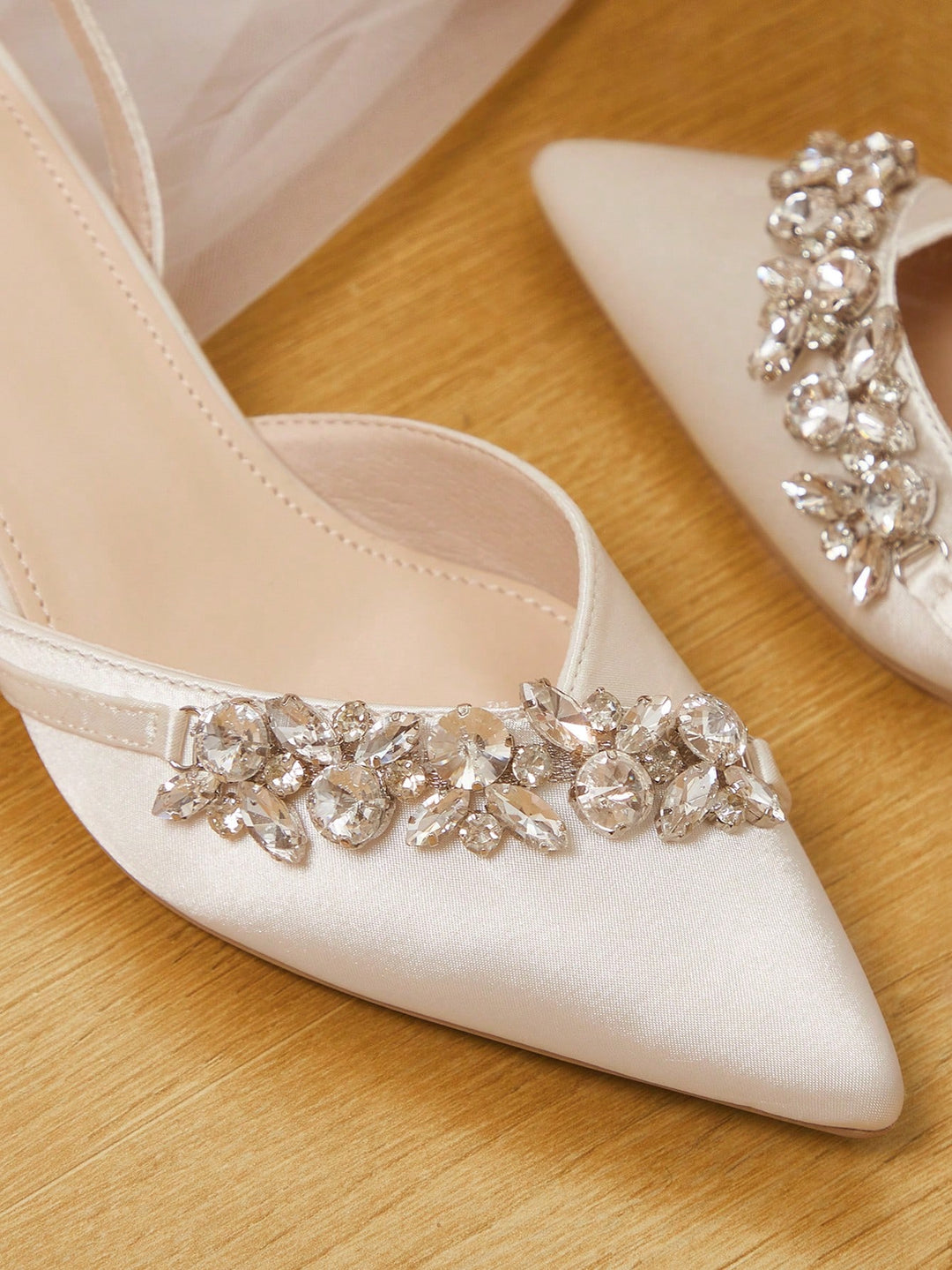 Pantofi cu toc SHEIN, crem