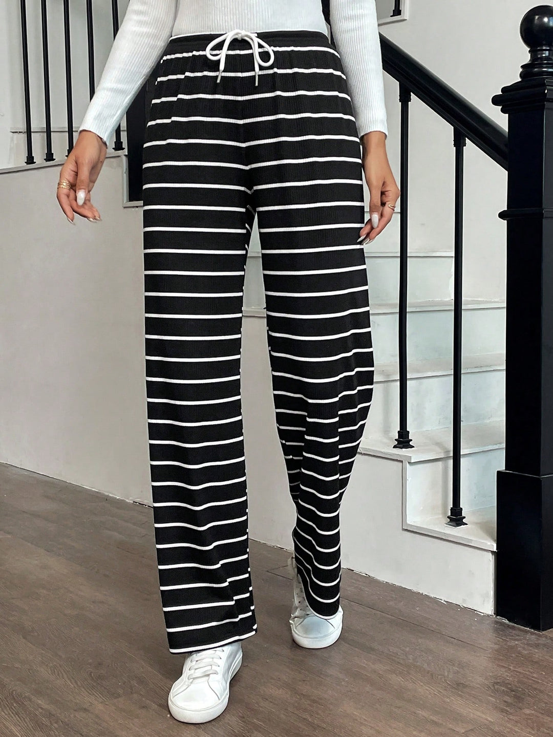 Pantaloni SHEIN, negru