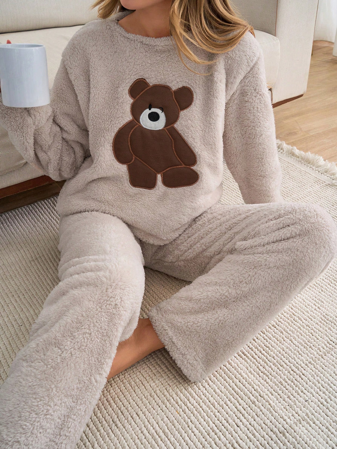 Set pijamale SHEIN, bej