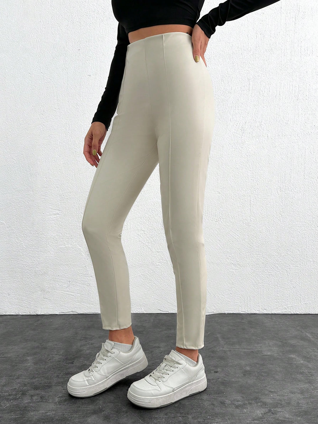 Pantaloni imitație piele SHEIN, crem