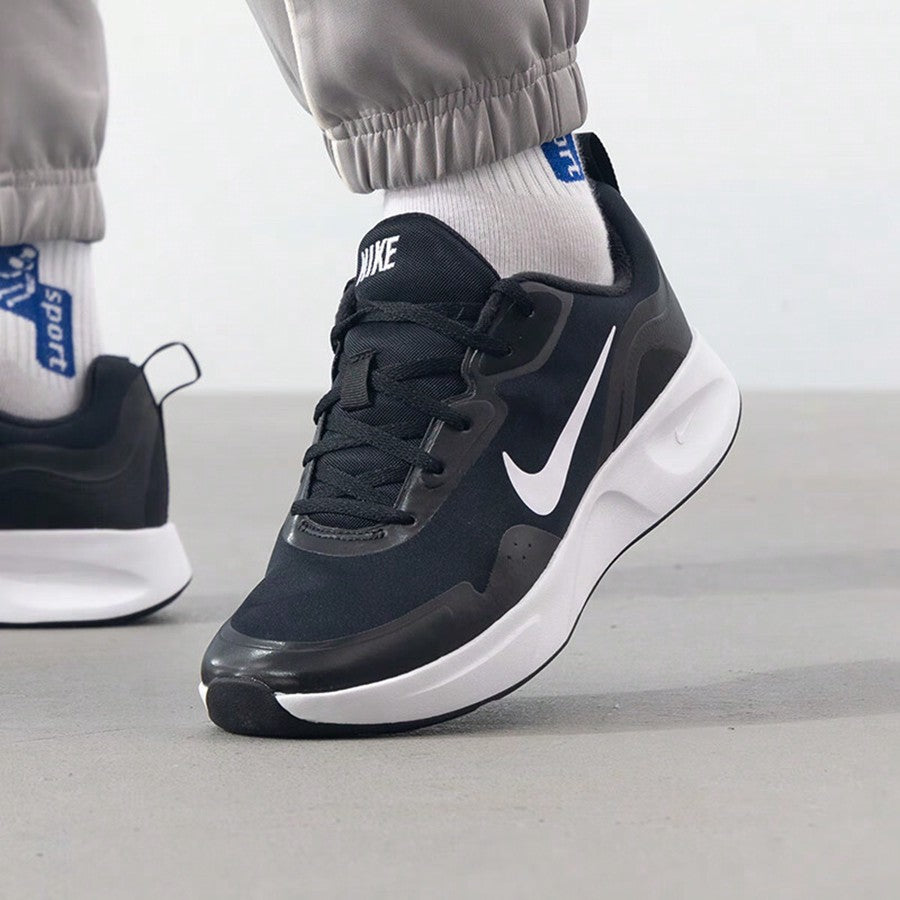NIKE sportcipő, fekete
