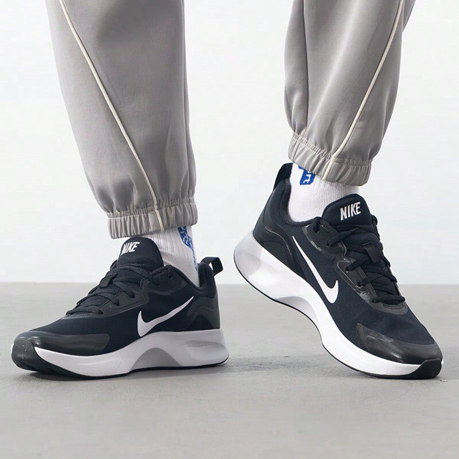 NIKE sportcipő, fekete