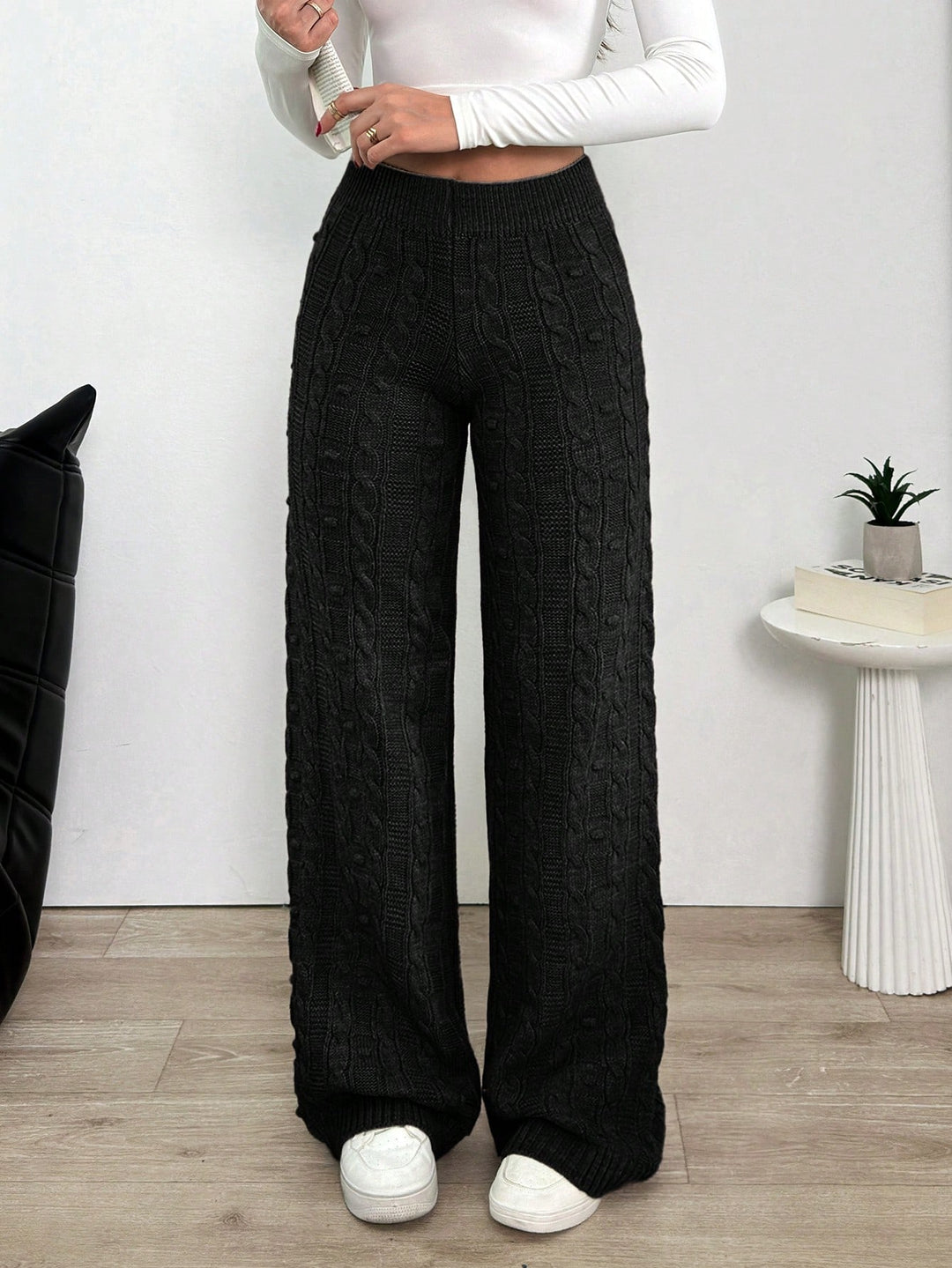 Pantaloni SHEIN, negru