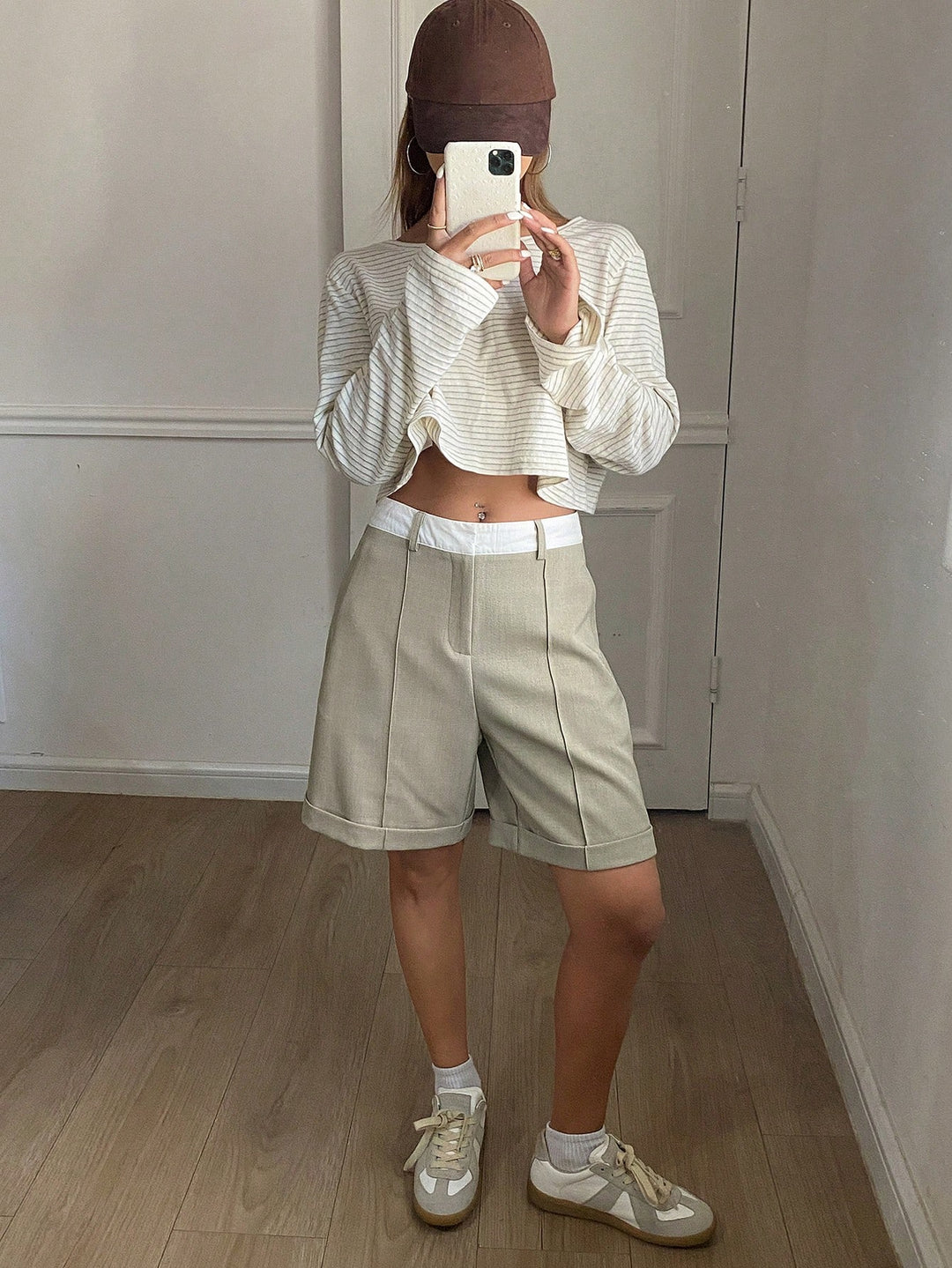 Pantaloni scurți SHEIN, kaki