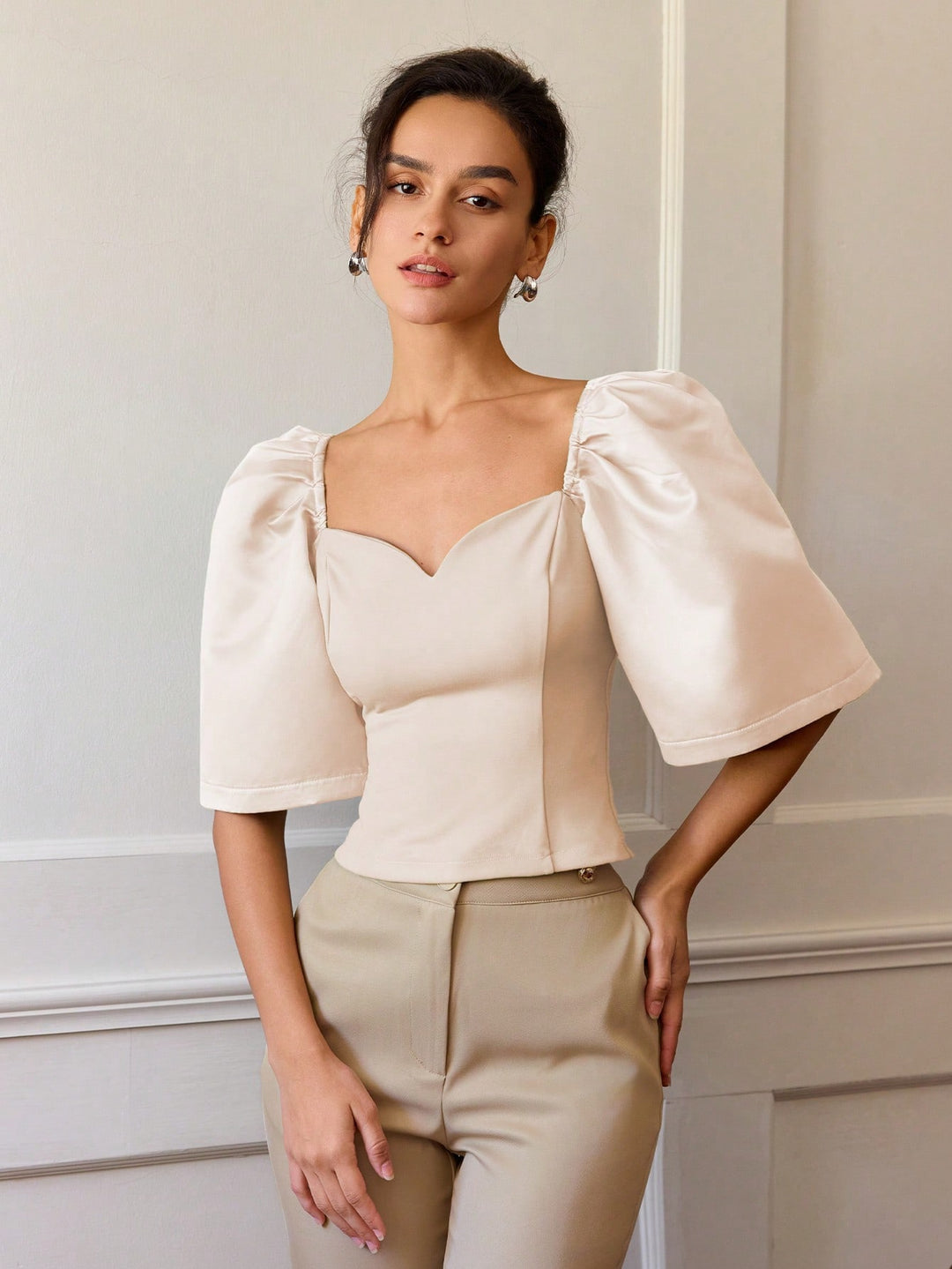 Top decupat SHEIN, auriu