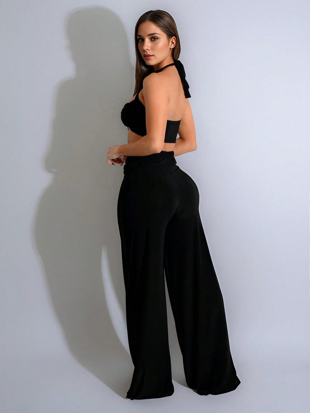 Set din două piese cu top fără mâneci și pantaloni tip salopetă SHEIN, negru