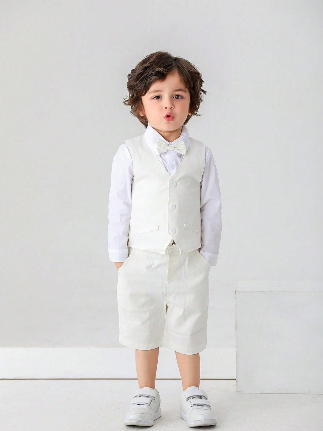 Costum SHEIN, alb