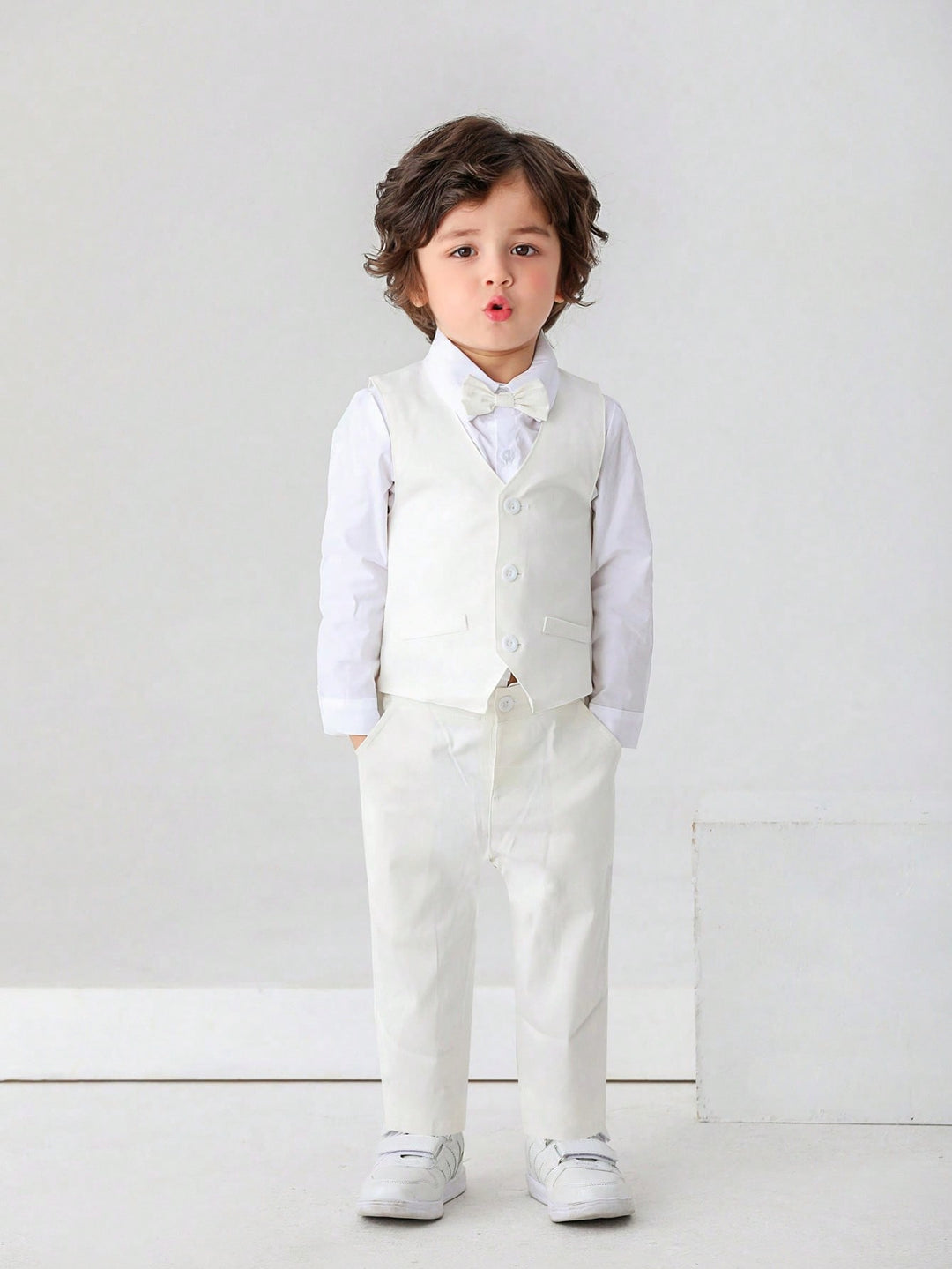 Costum SHEIN, alb