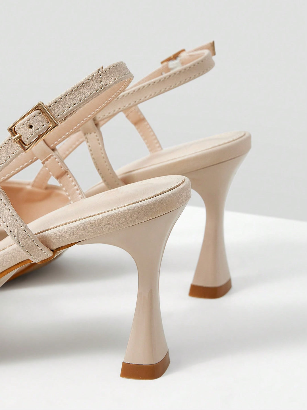 Pantofi SHEIN, bej