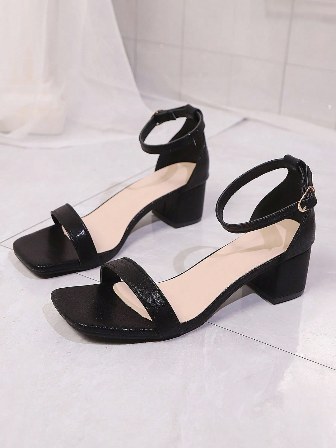 Pantofi cu toc SHEIN, negru