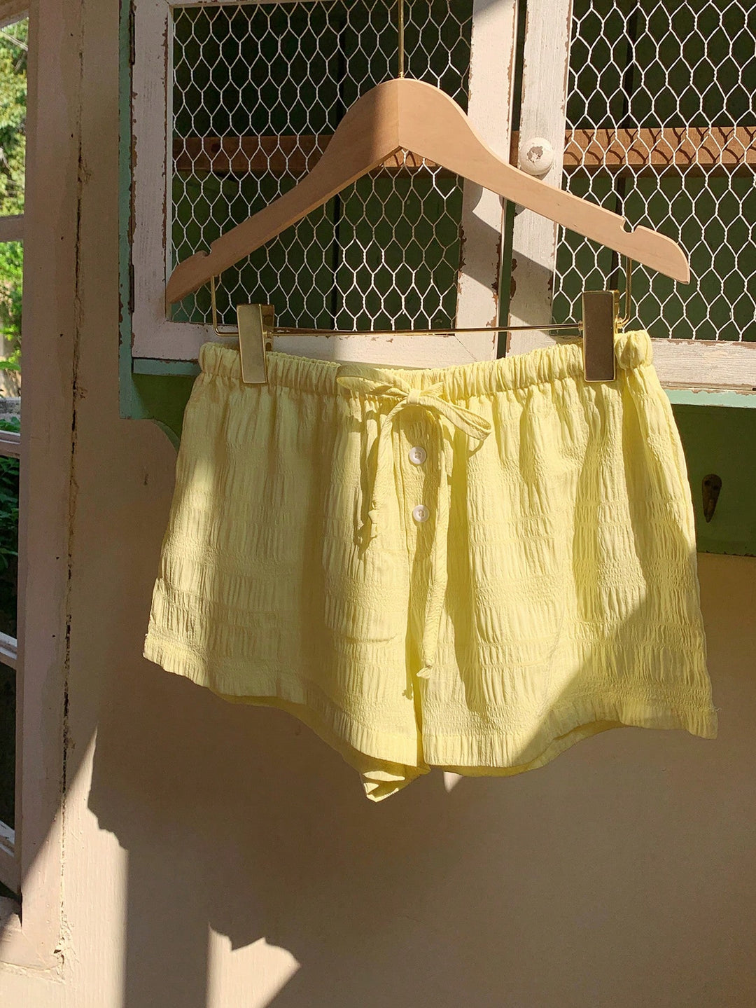 Pantaloni scurți SHEIN, galben