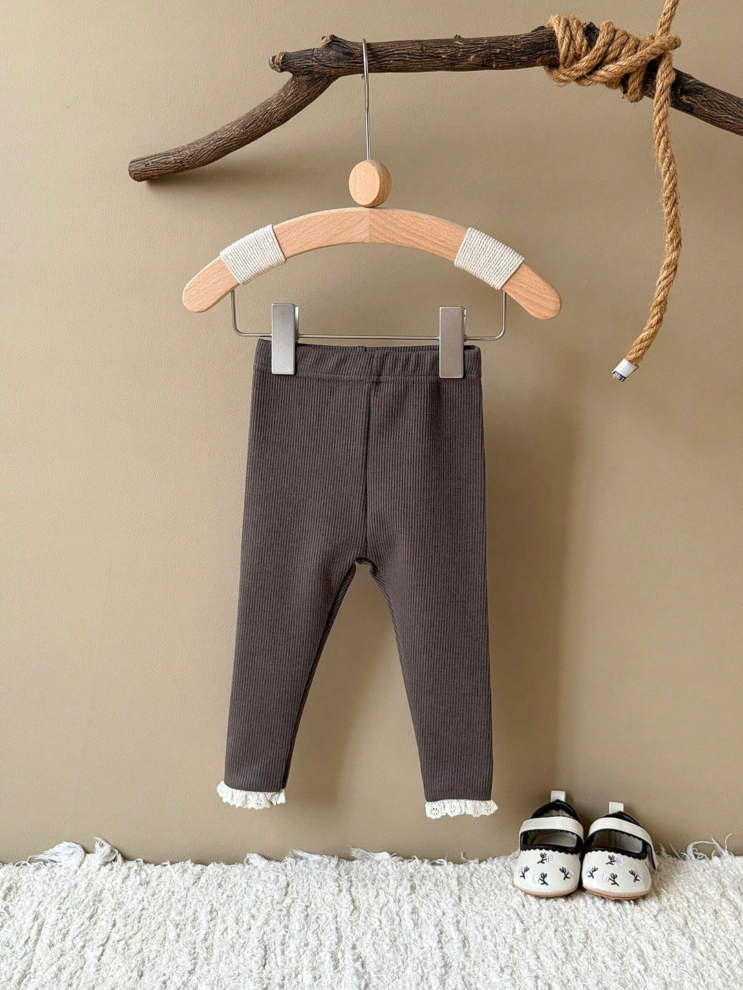 Pantaloni SHEIN, maro
