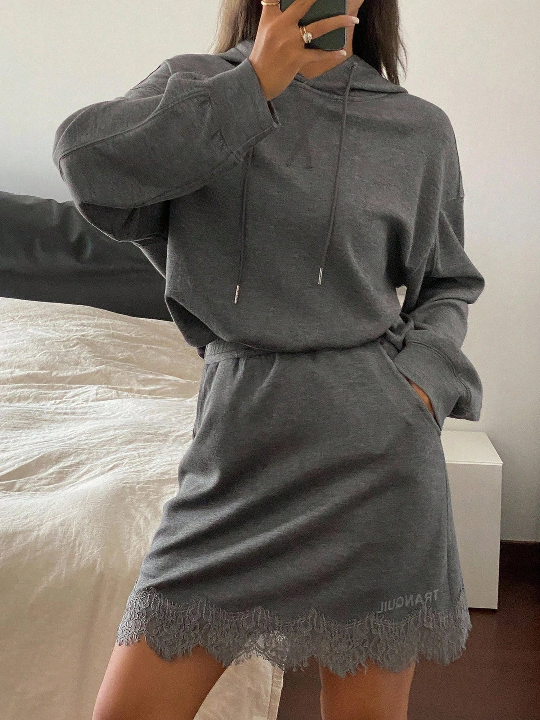 SHEIN együttes, szürke