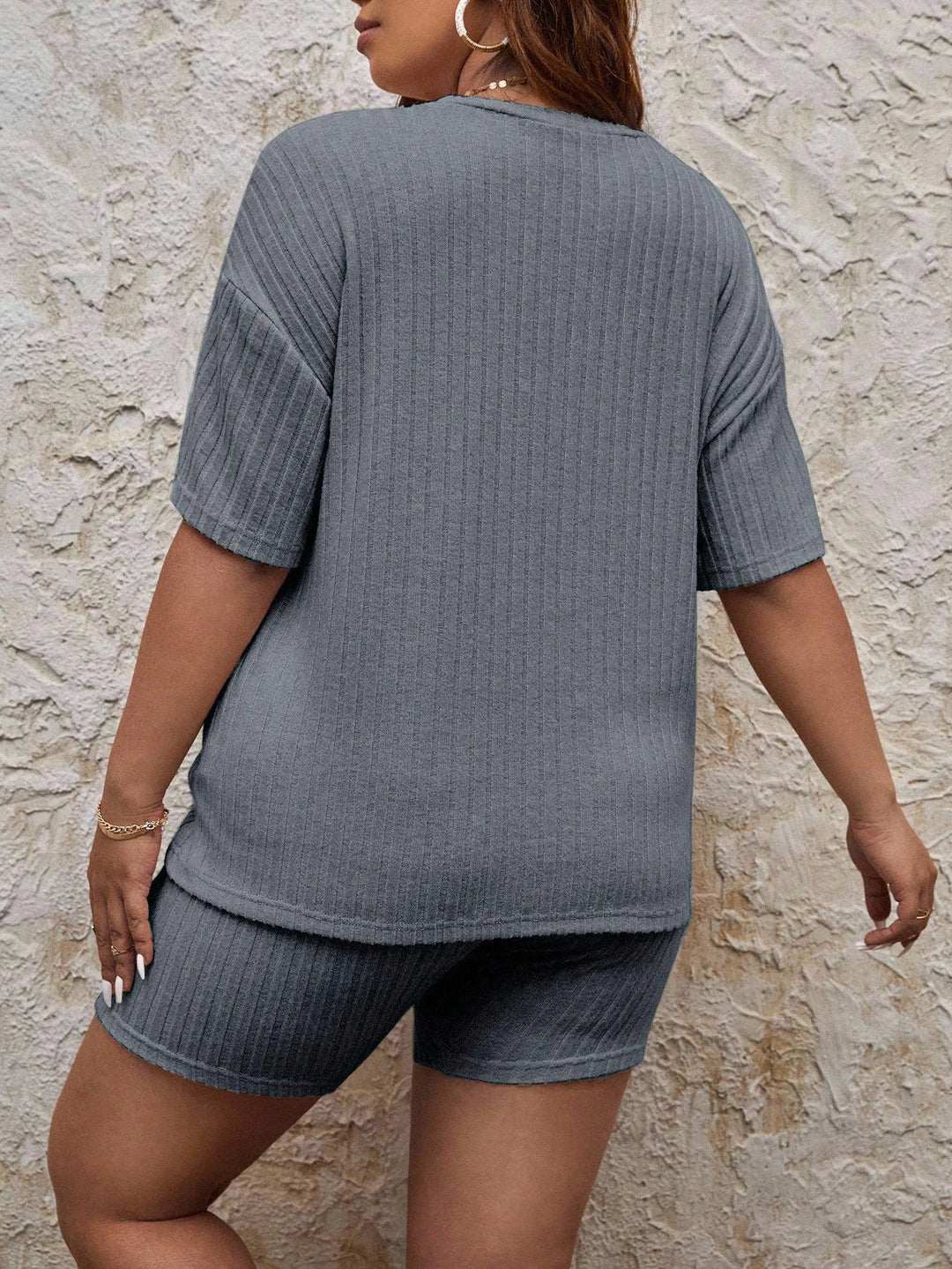 SHEIN együttes, szürke