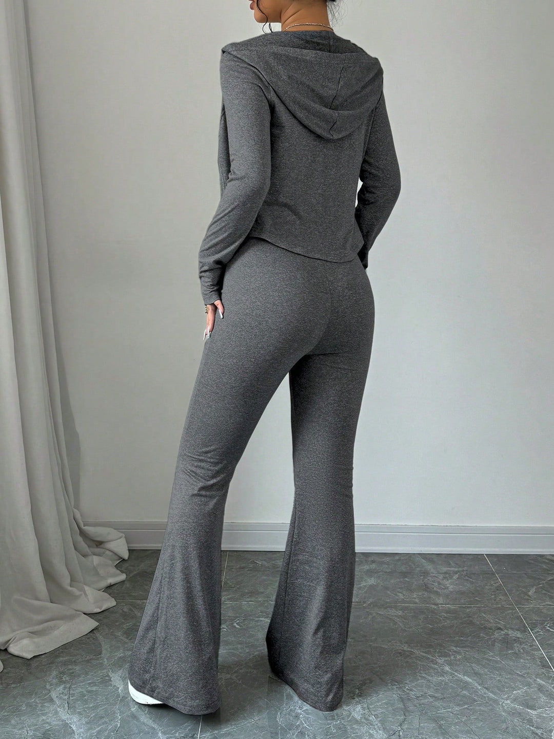 SHEIN együttes, szürke