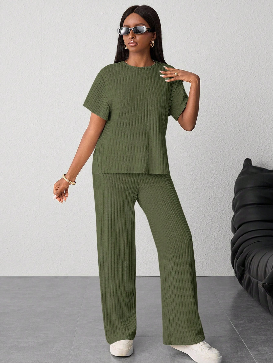 Set de pantaloni si tricou SHEIN, verde