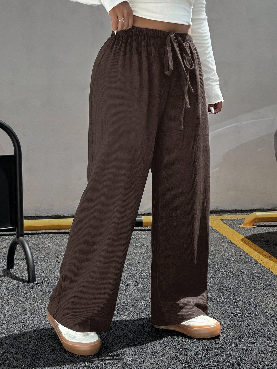 Pantaloni SHEIN, maro