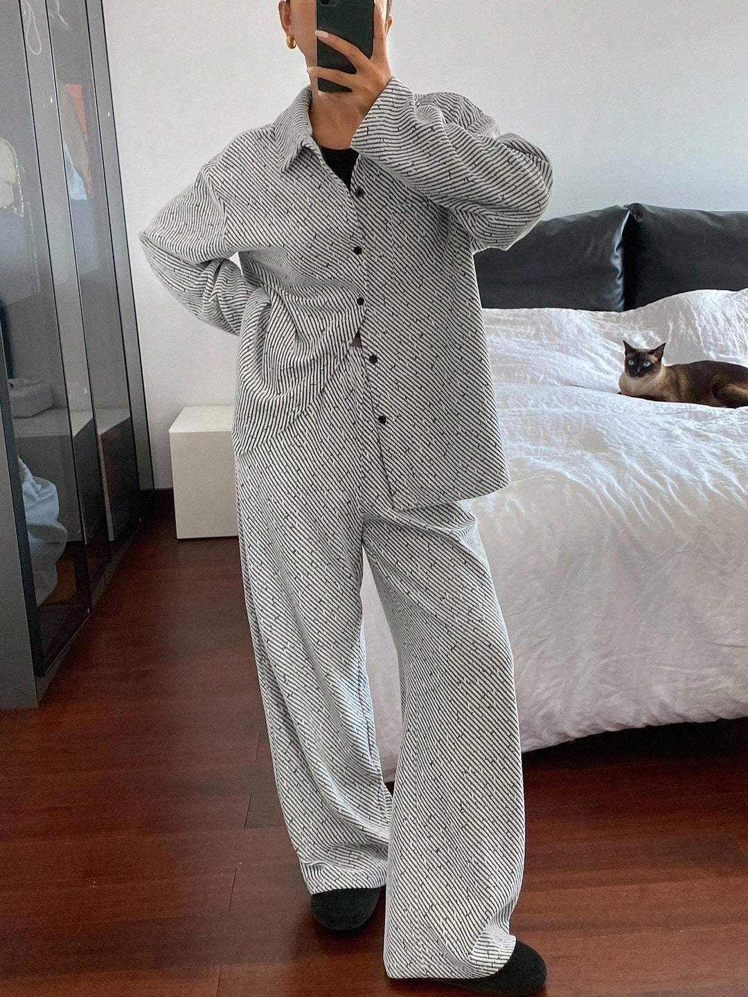 SHEIN együttes, szürke