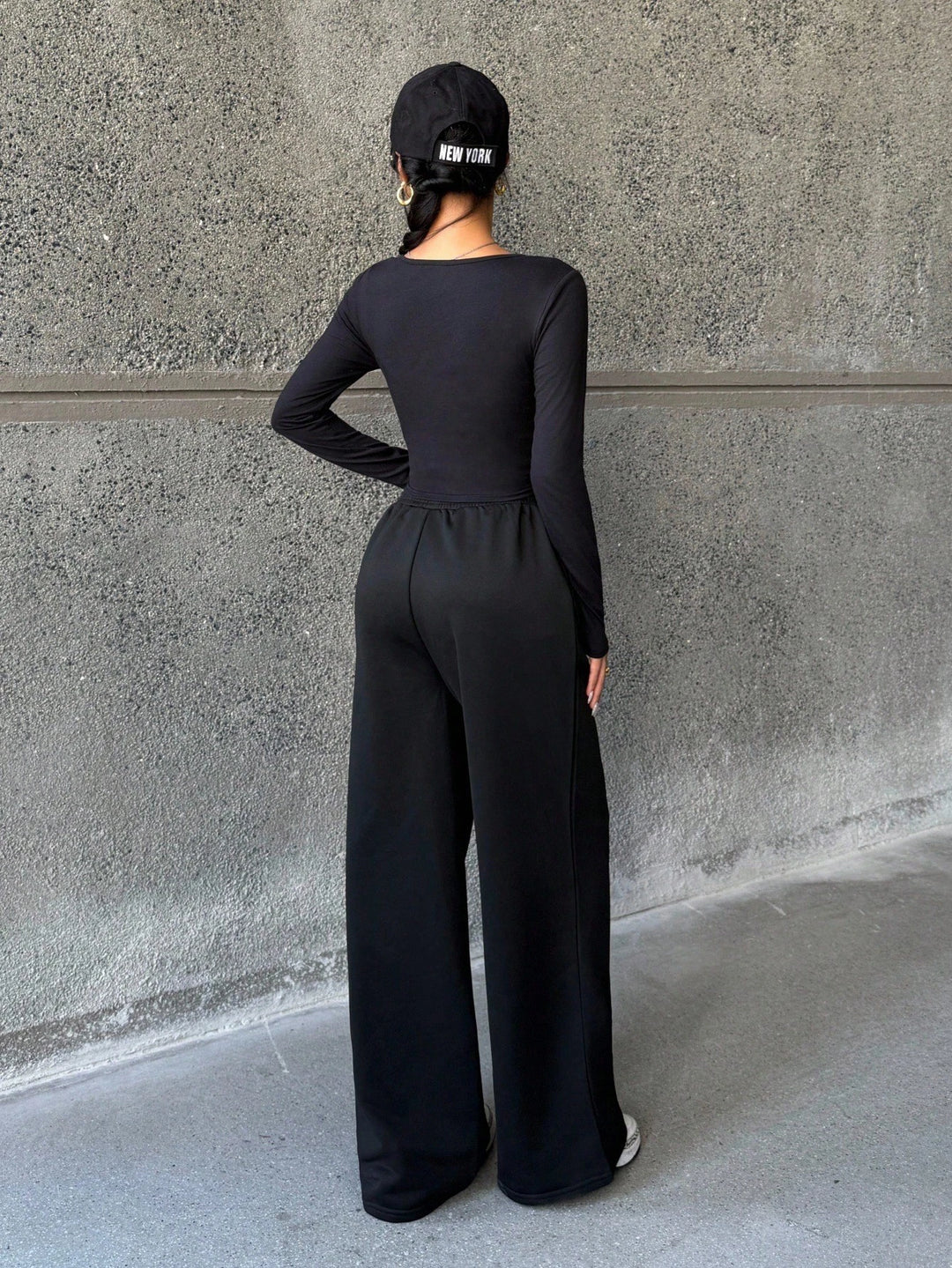 SHEIN együttes, fekete