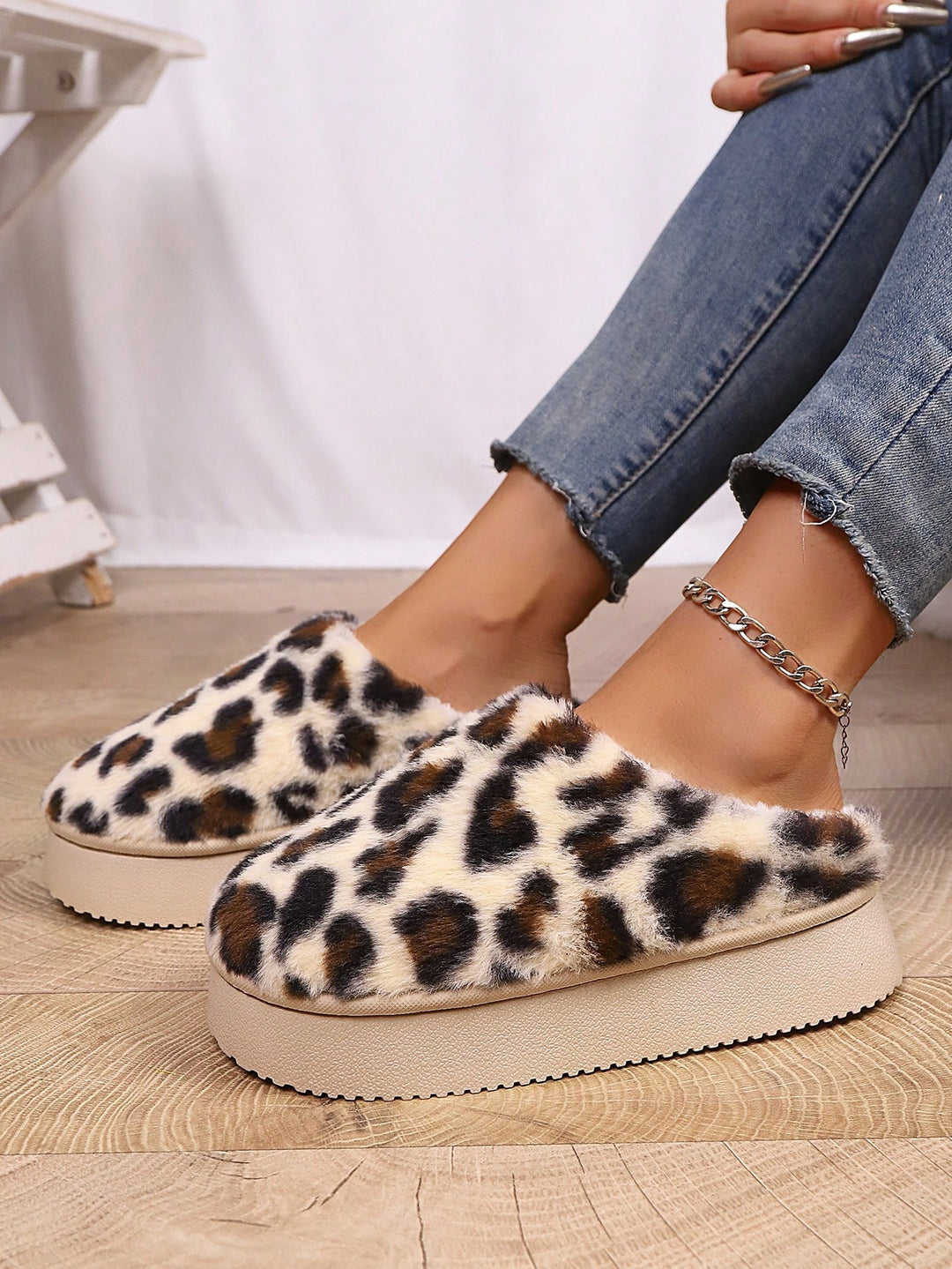 Papuci de casă SHEIN, animal print