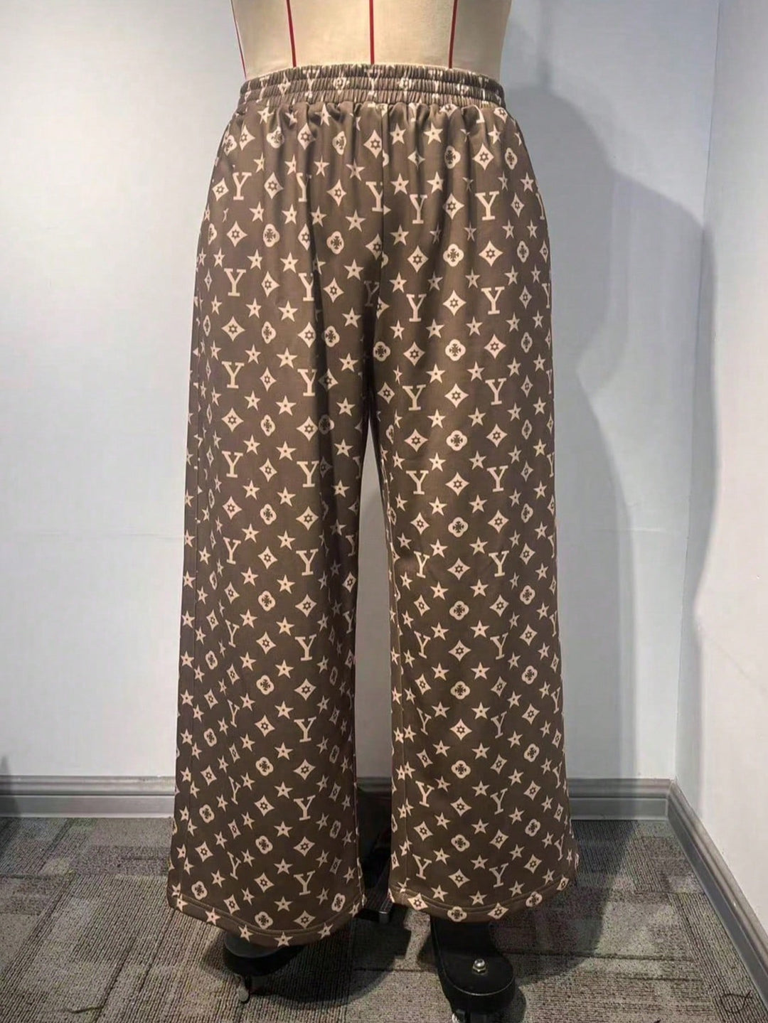 Pantaloni SHEIN, maro
