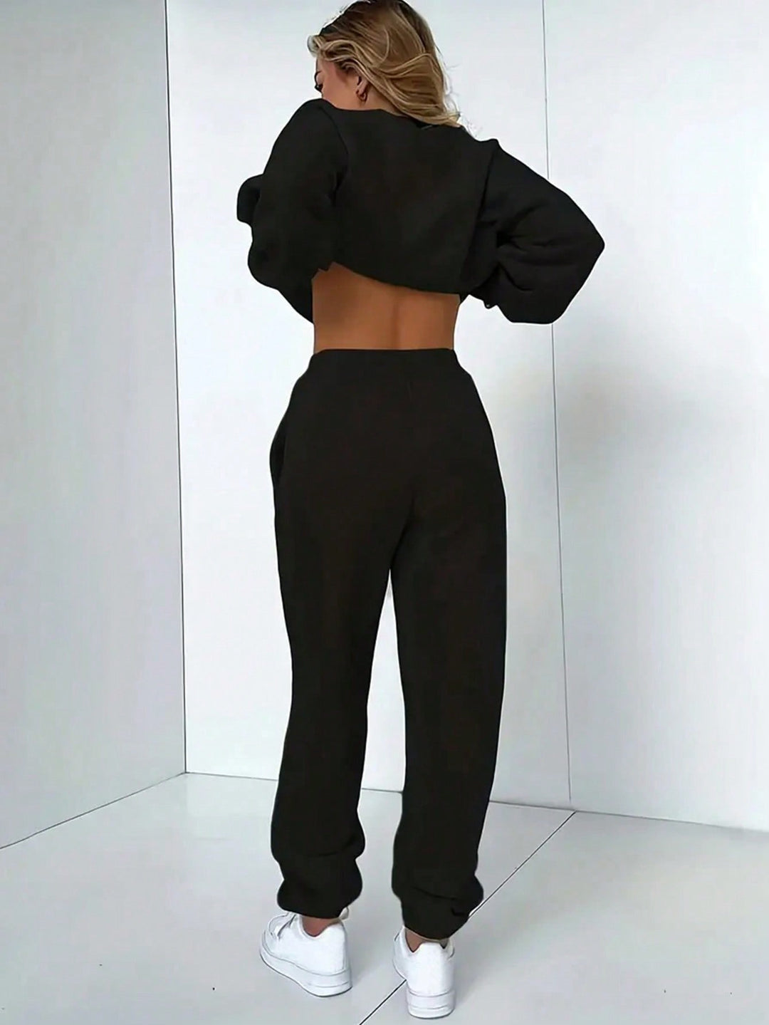 SHEIN együttes, fekete