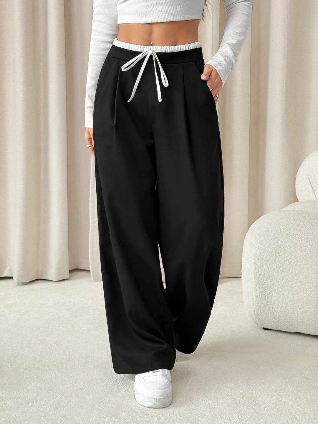 Pantaloni SHEIN, negru