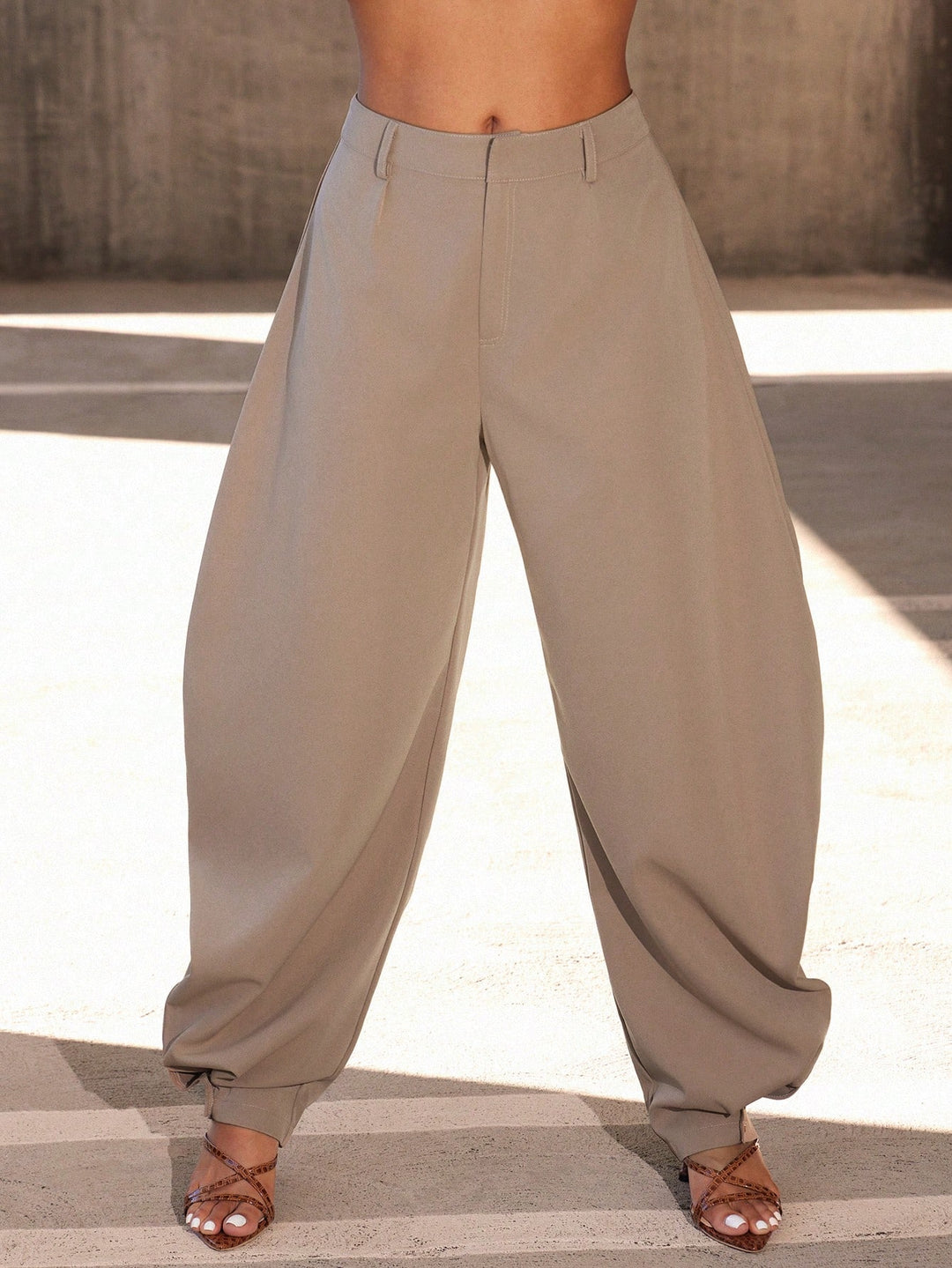 Pantaloni SHEIN, maro