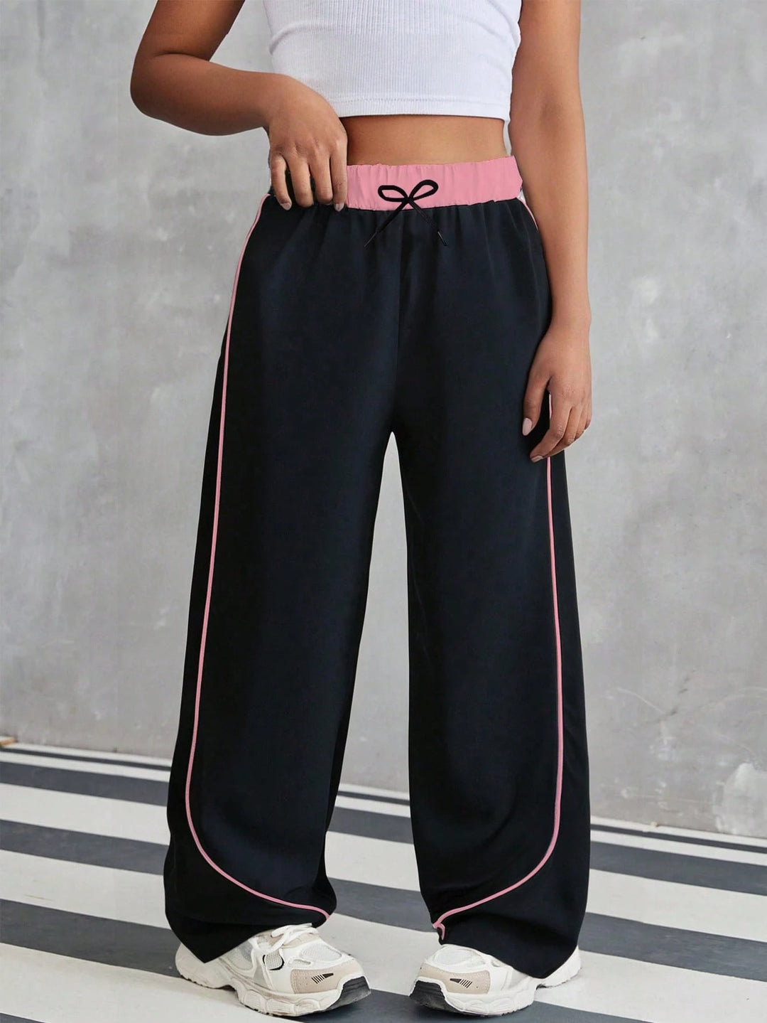 Pantaloni SHEIN, negru