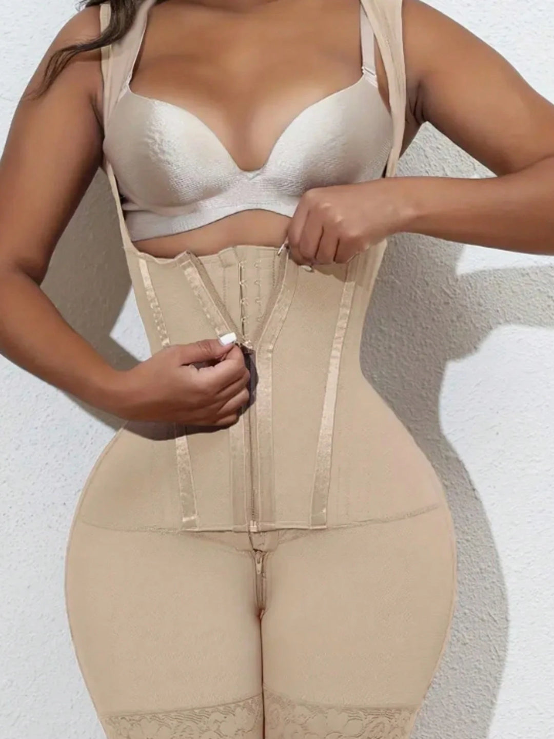 Salopetă modelatoare Shein, bej