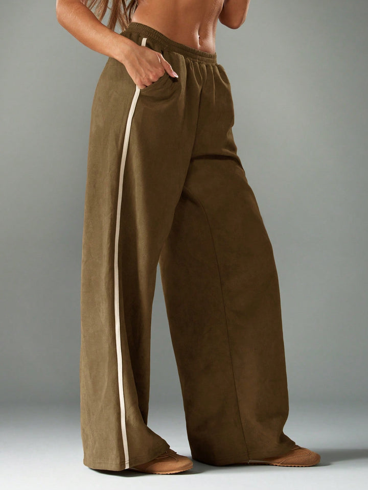 Pantaloni SHEIN, maro