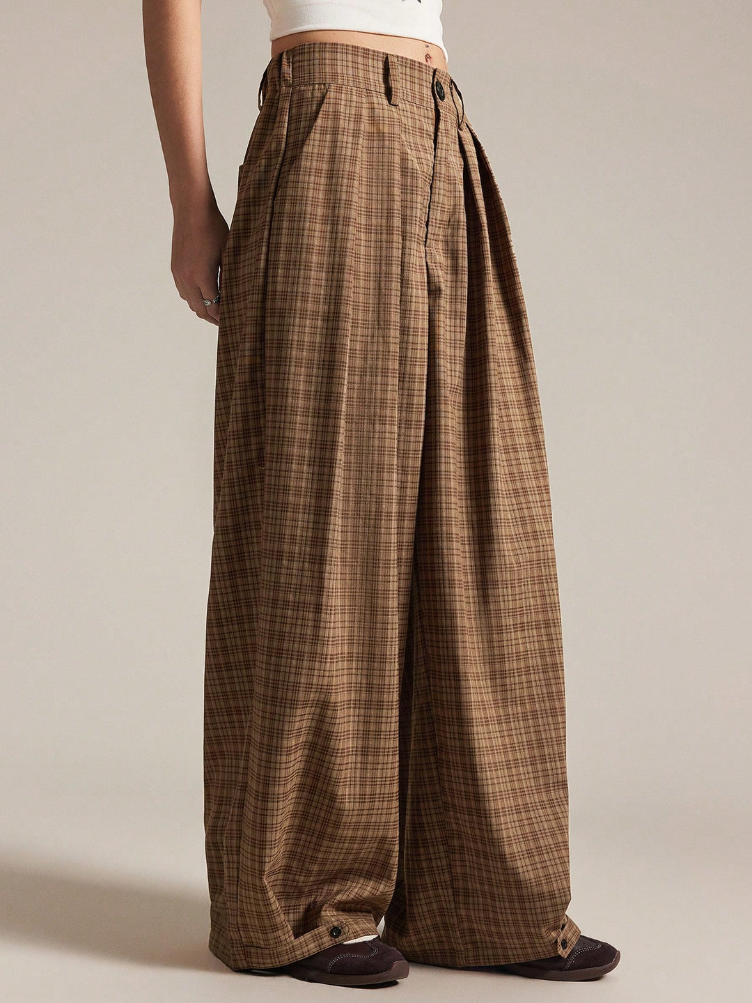 Pantaloni SHEIN, maro