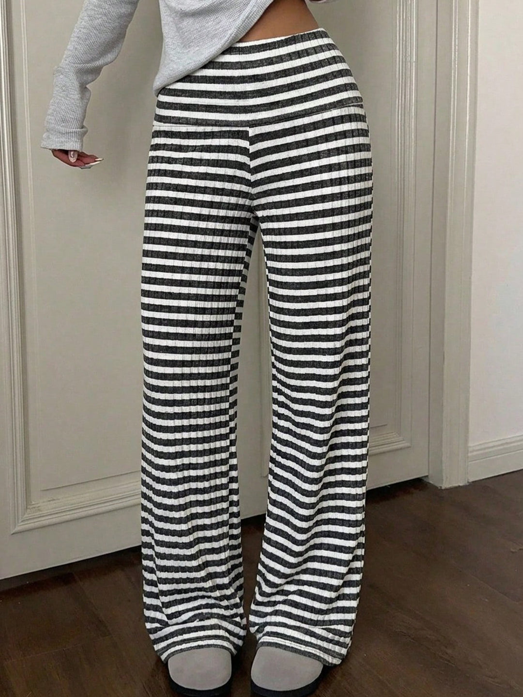 Pantaloni SHEIN, negru