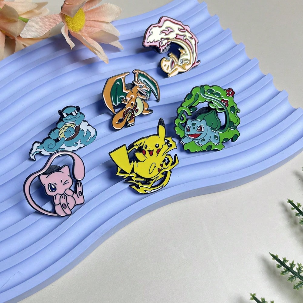 Set de insigne emailate SHEIN, mix culori