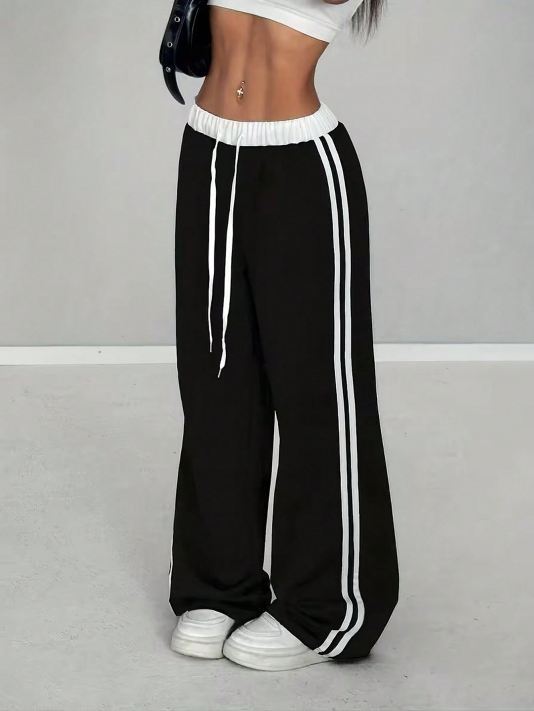 Pantaloni SHEIN, negru